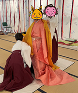 画像：着装体験の様子１