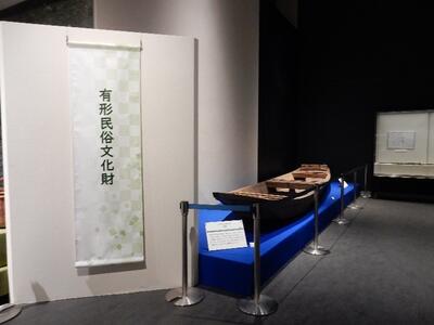 画像：江戸川の船大工用具と漁船