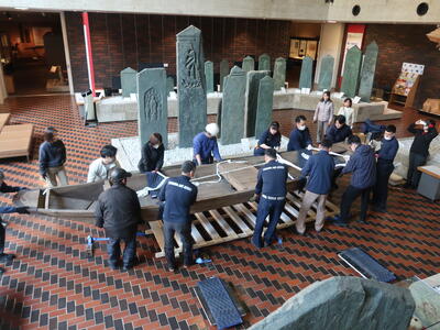 画像：船の館内移動の様子